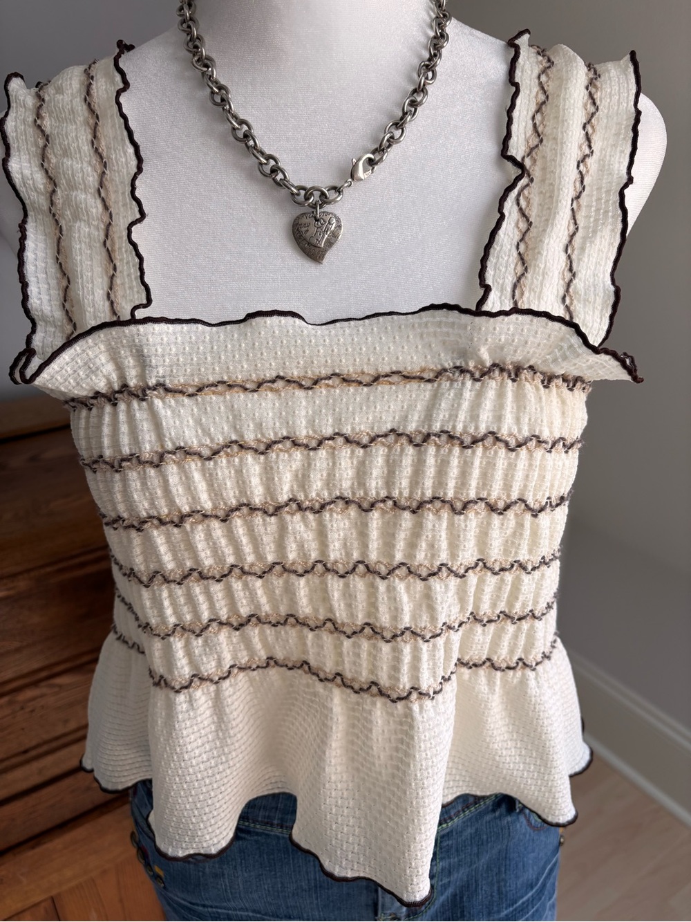 Vintage Cream Ruffle Tank 🤍 - Picture 3 of 5